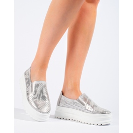Silberne Damen-Slipper aus Leder von Shelovet 2