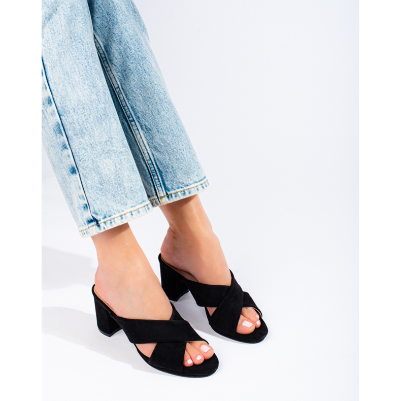 Schwarze Wildlederpantoffeln von Shelovet 2