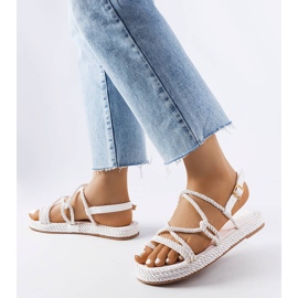 Weiße geflochtene Sandalen von Burwell 1