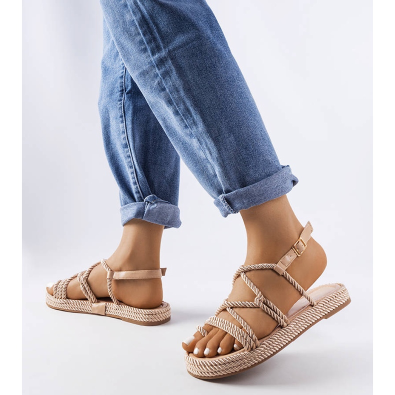 Beige gewebte Sandalen von Burwell 1